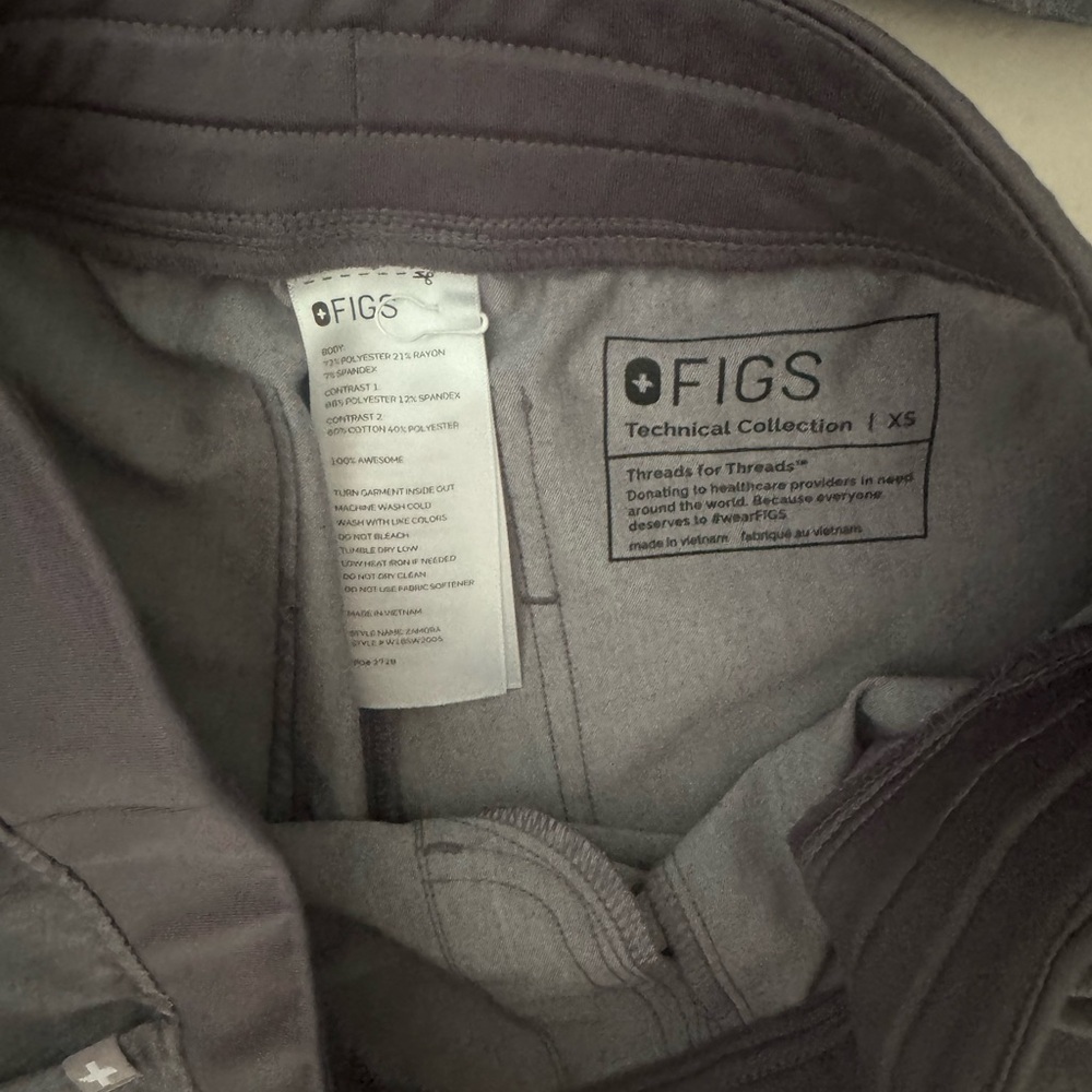 Figs Graphite scrub set - Picture 3 of 3
